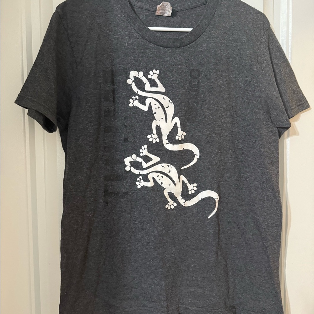 Artistic Gray Short Sleeve Tee with White Lizard Design